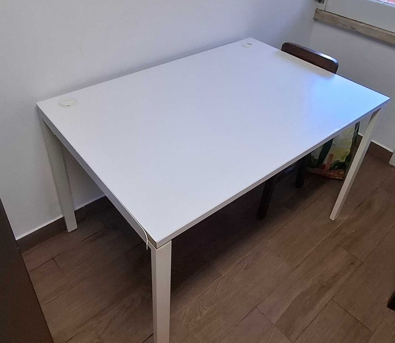 Mesa 120 x 80 cm – Bom estado