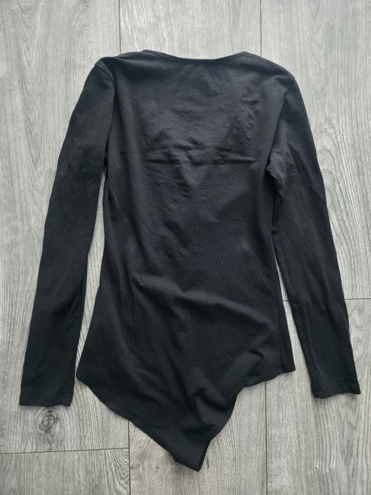 Wiązane sznurowane body na dekoldzie