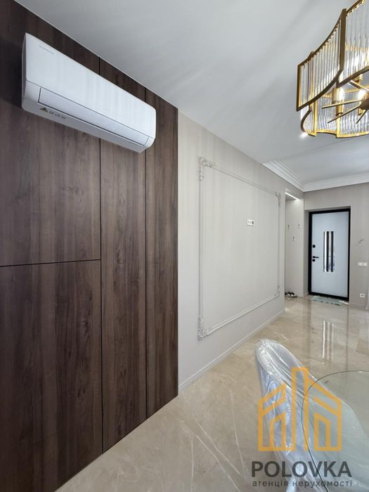 БЕЗ КОМІСІЇ Продаж 3-кімнатного таунхаусу з гаражем у центрі міста