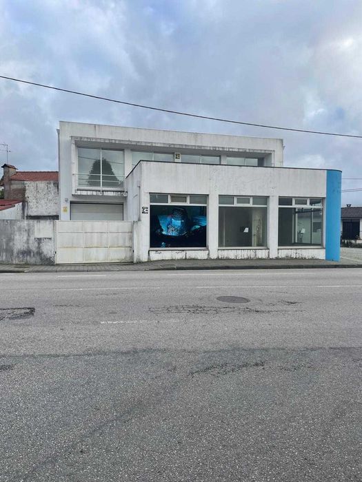 Arrenda-se Loja com Excelente Localização – Espargo, Sta Mª da Feira