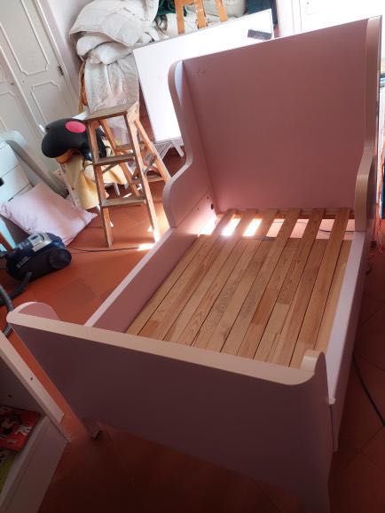 Cama extensível de cor rosa