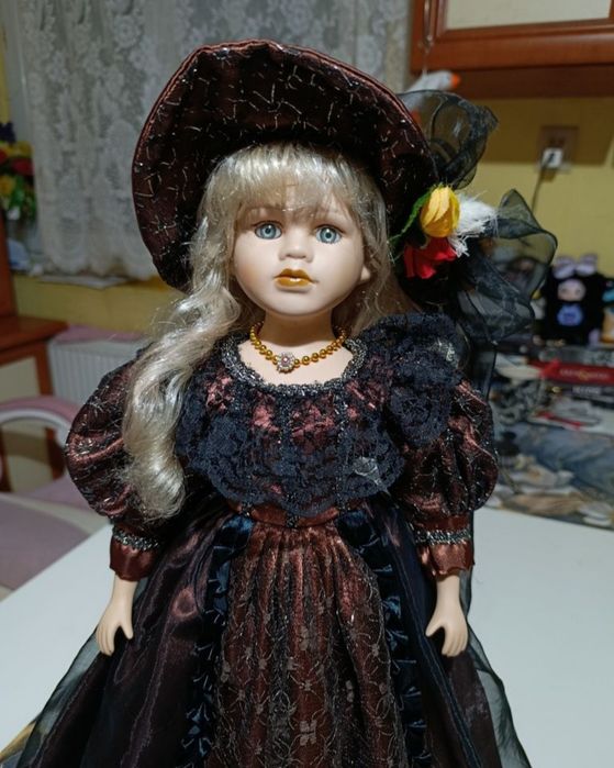 Piękna lalka z porcelany 50 cm