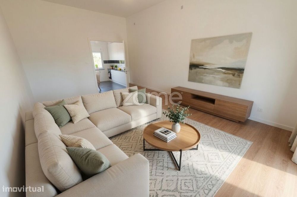 Renovated T3 Duplex Apartment with 100 m² Garage and Private Garden