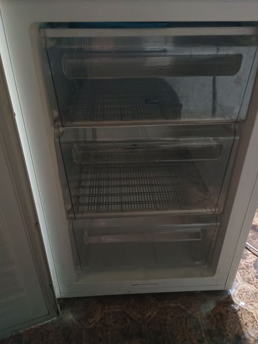Продам бу морозильную камеру Electrolux