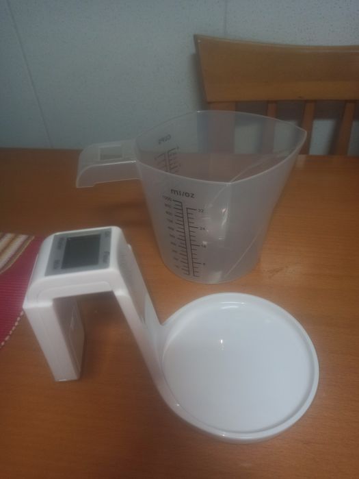 Balança com copo medidor Flama Novo