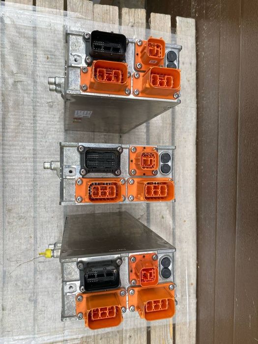 Porsche Taycan зарядний пристрій високовольтного заряду
9J191568