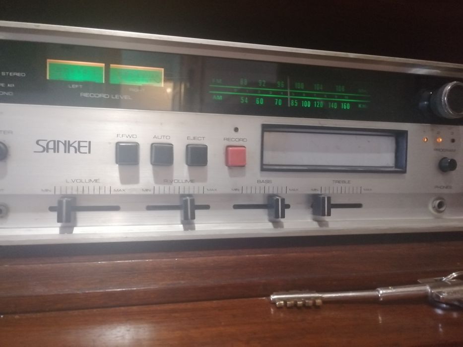 Radio com leitor de cassetes Sankei TRH-704X