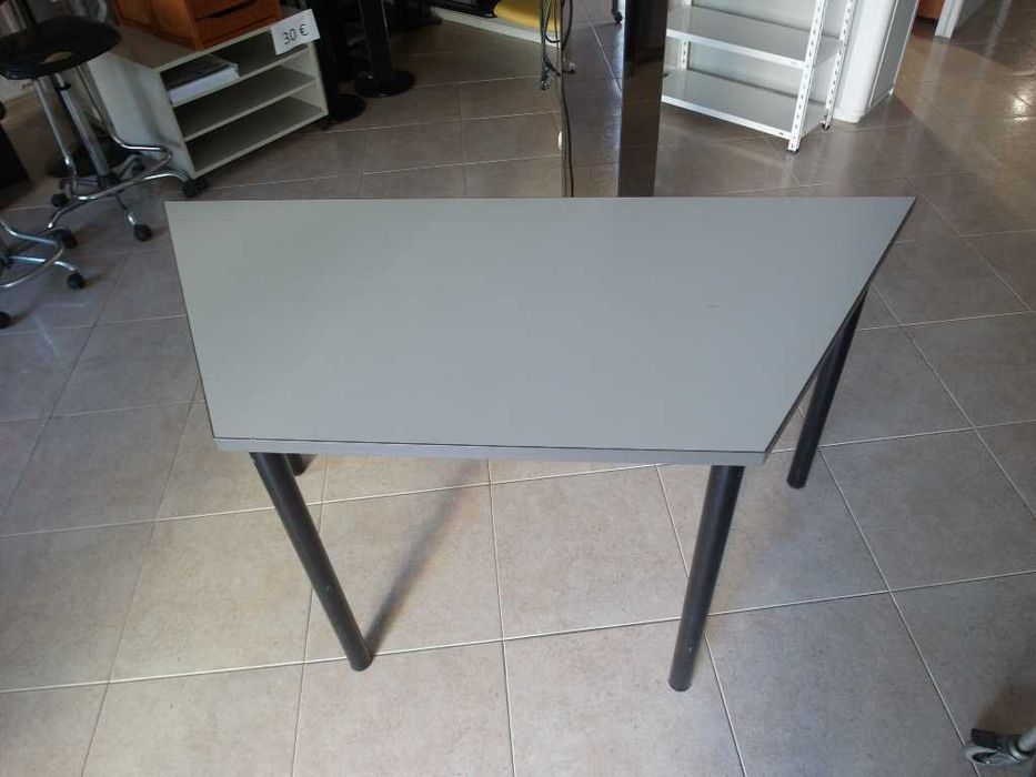 Mesa trapezoidal estado novo