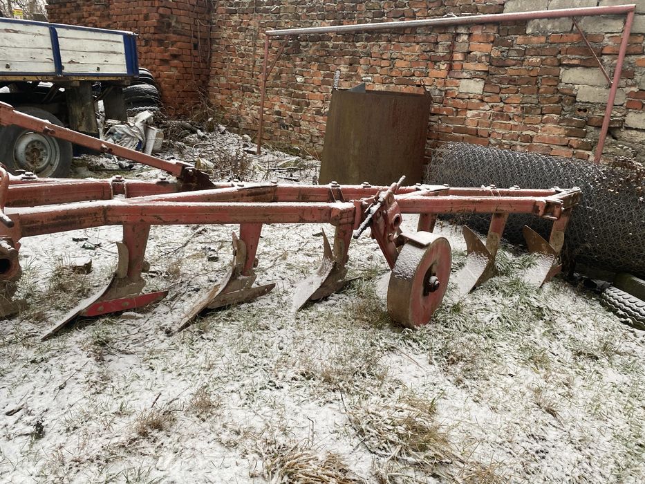 Pług podorywkowy siedmioskibowy