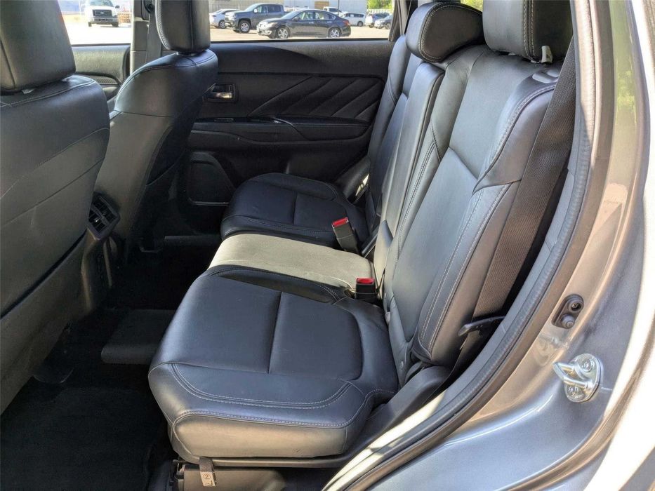 Mitsubishi Outlander Hybrid Plug-in SE      2020