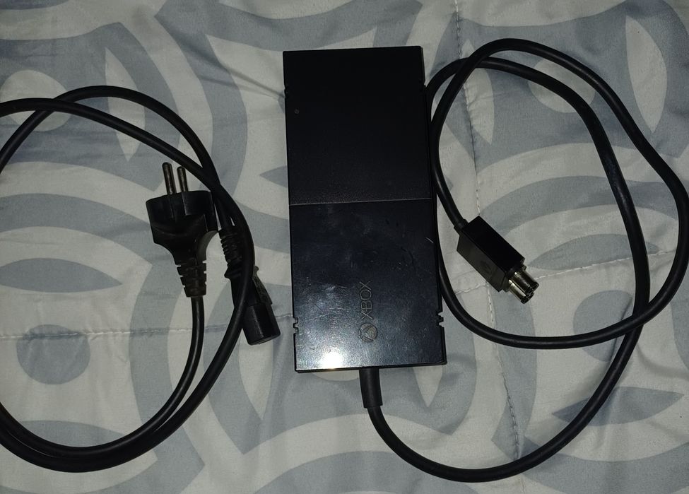 Xbox one com comando e jogo513121648777646083