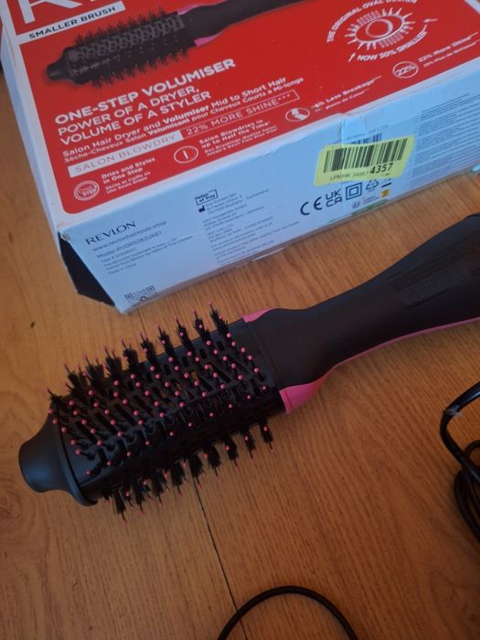 Lokówko-suszarka Revlon SMALLER BRUSH