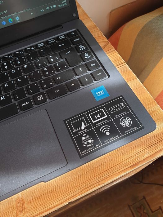Laptop Medion E14223. Nowoczesny, lekki i praktyczny