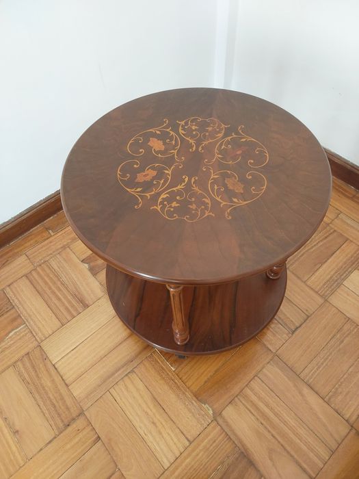 Mesa redonda giratória rodas apoio móvel madeira nobre rosácea