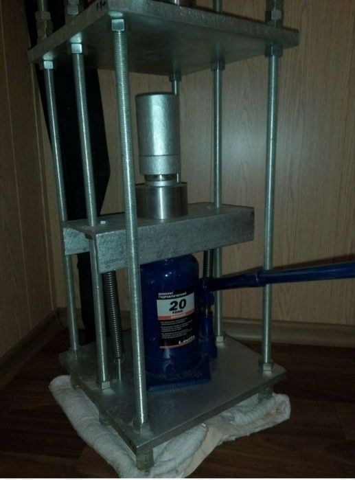 Пресс (станина) на шпильках ф16мм.