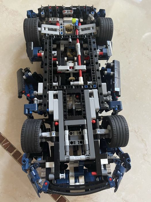 Конструктор LEGO Technic Ford GT
