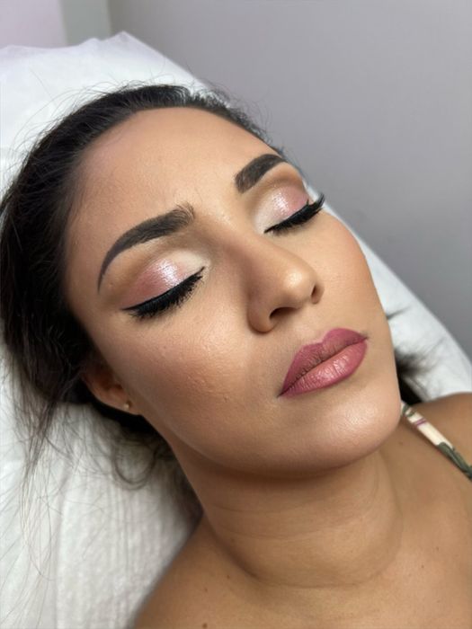 Serviço Exclusivo de Maquilhagem para Noivas e Eventos Especiais