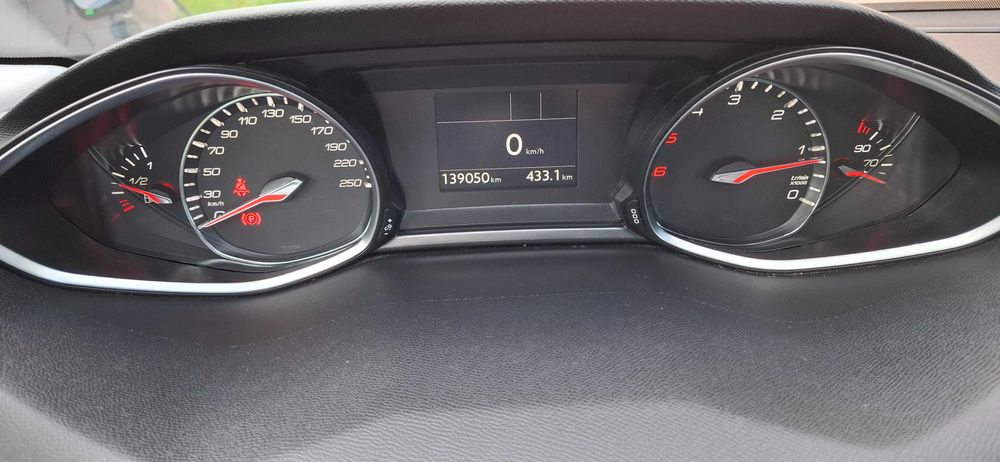 Peugeot 308 SW 1.5 BlueHDi 130cv GPS Câmara 360°