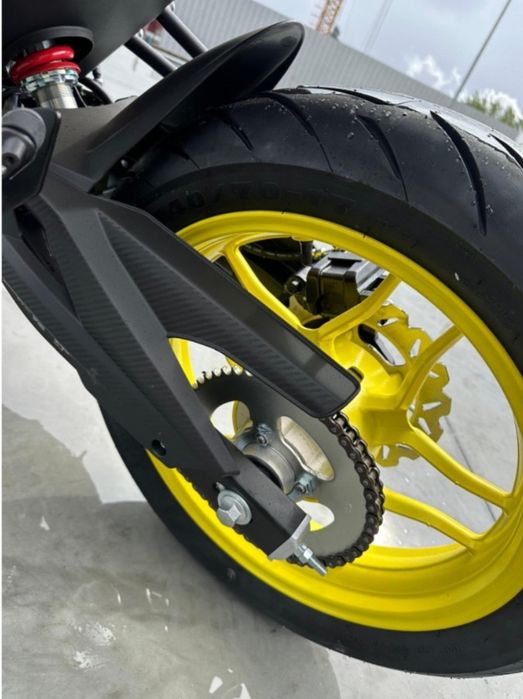 Mota desportiva nova