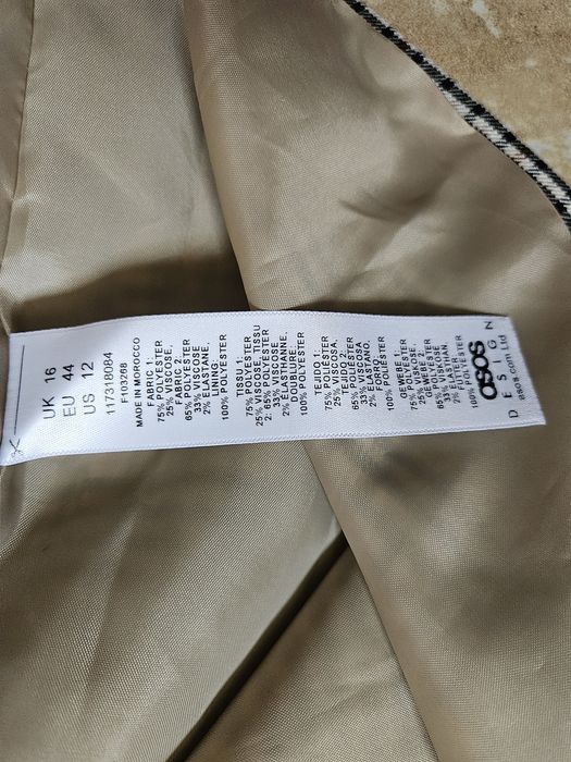 Płaszcz rozm. 42  beżowy z kratą , długi i nowy