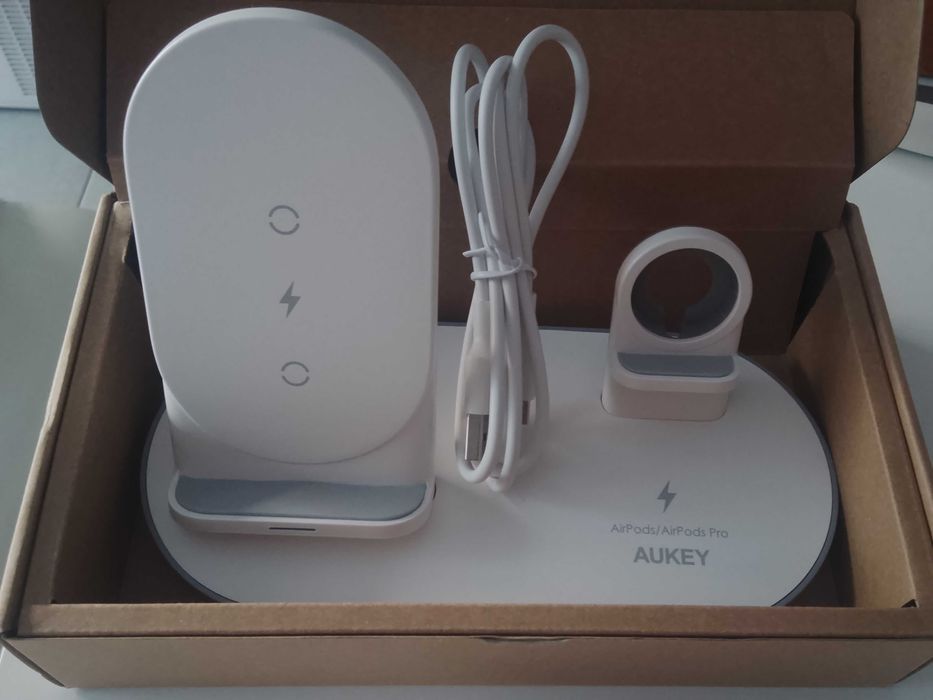 Estação de carregamento sem fio AUKEY 3 em 1