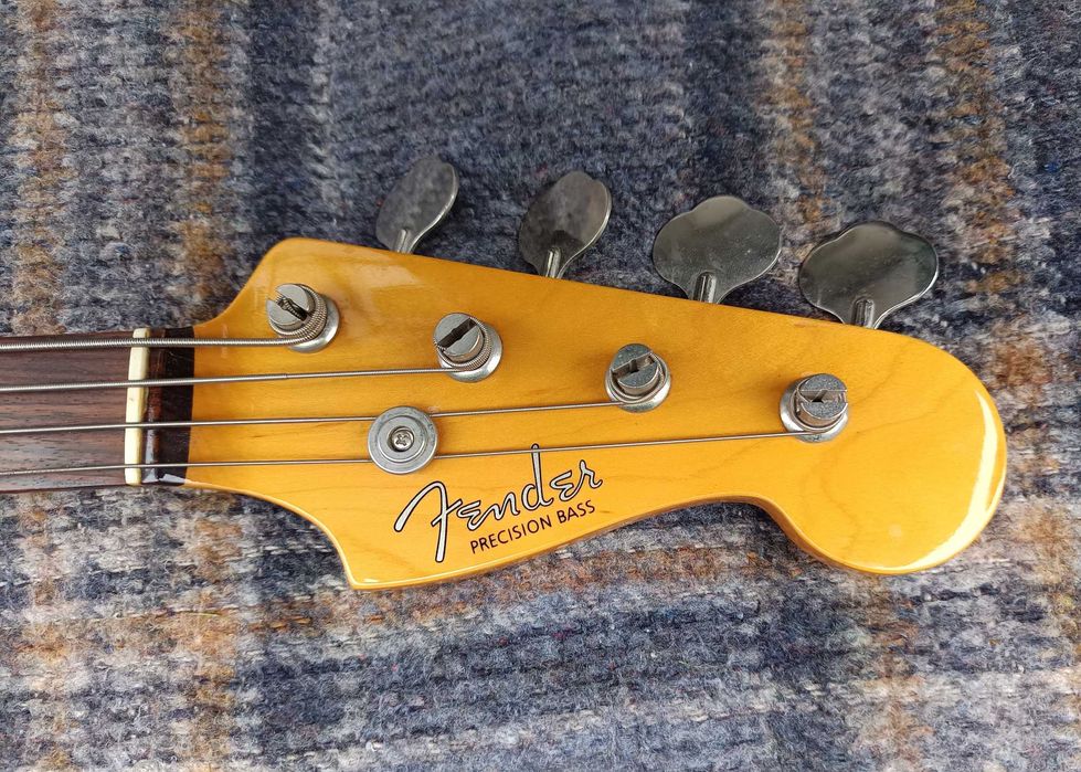 ベース OnkaFender Japan Precision Bass Fender Japan Precision Bass プレシジョンベース - パプリカ