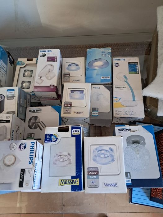 Candeeiros novos em caixa