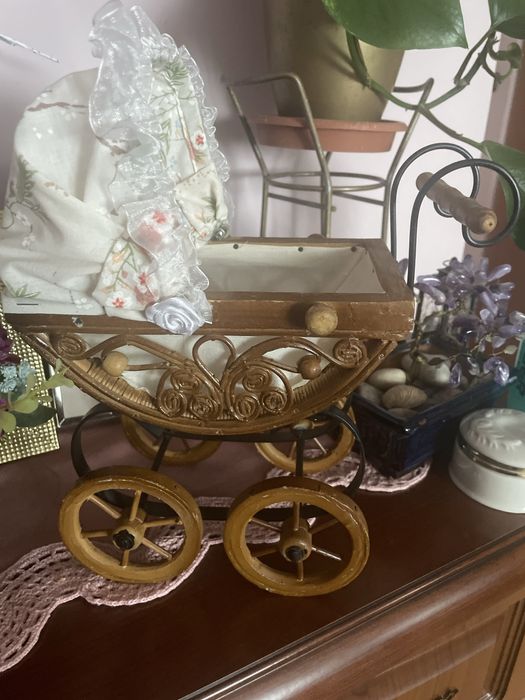 Zabytkowy wozek dla lalek-unikat