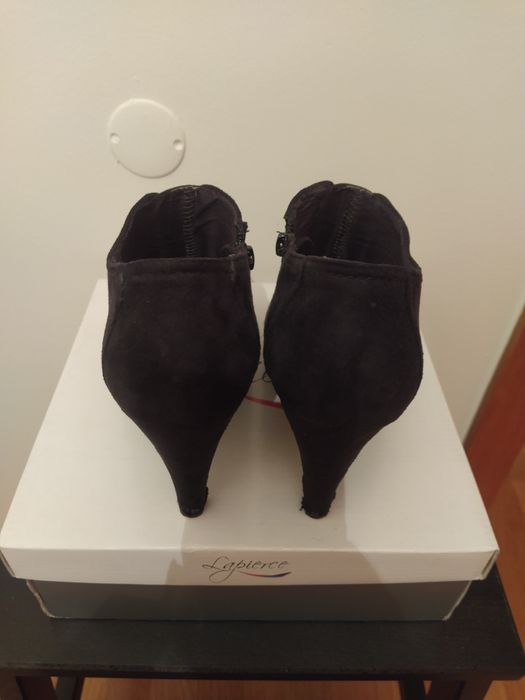 Botins salto alto Lapierce preto azulado