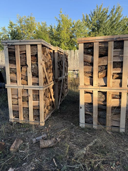 Дрова в ящиках дуб