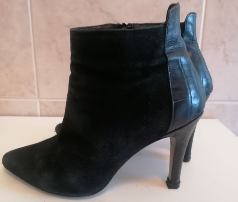 Botins pretos em pele, nr 39