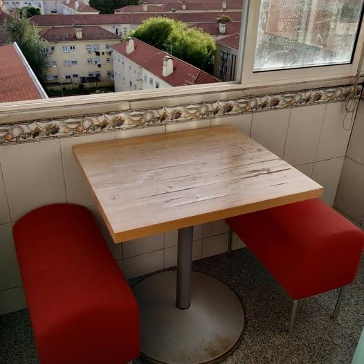 Mesa e cadeiras de refeição