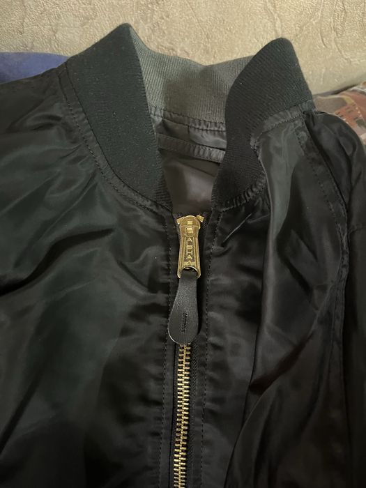 Продам бомбер alpha industries