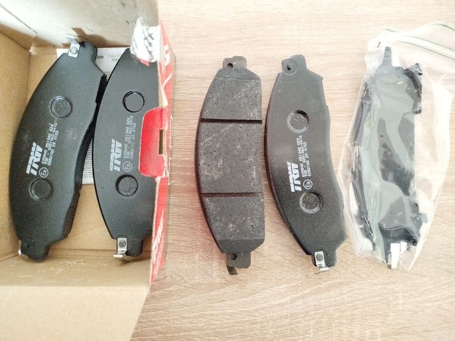 Тормозные колодки TRW Nissan leaf (ZE1) передние