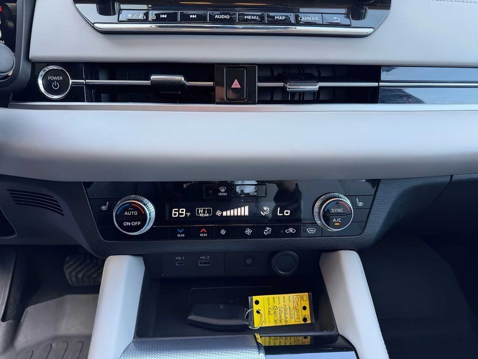 Mitsubishi Outlander Hybrid      2023