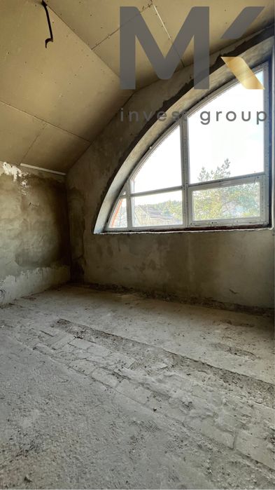 Двоповерховий будинок з видом на ліс у котеджному містечку