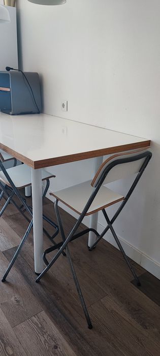 Mesa e Cadeiras  Lacada de Branco Alta para Cozinha