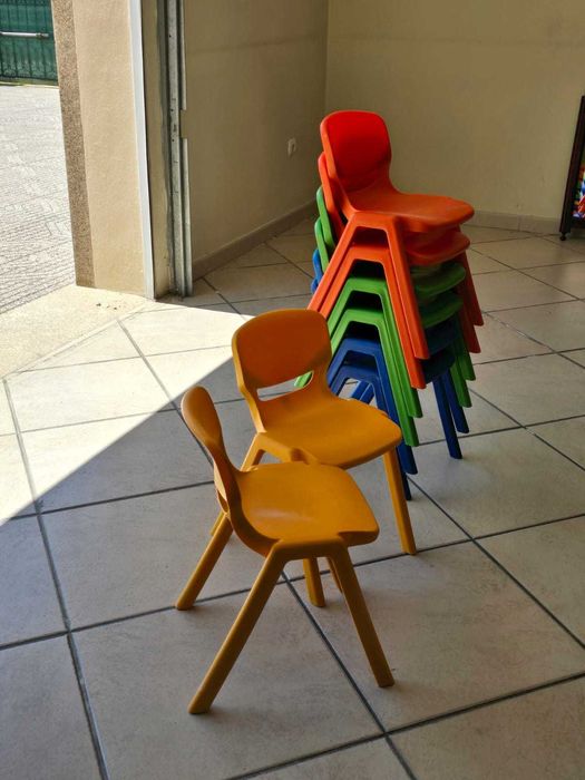 Mesas e cadeiras para criança