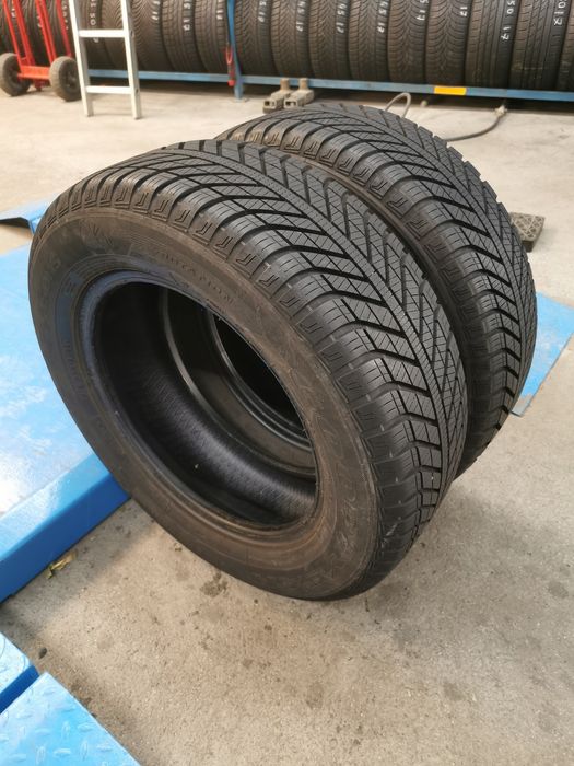 Para opon 215/60R16 Goodyear Vector 4Seasons z 2016r