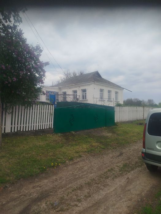 Продаж житлового будинку