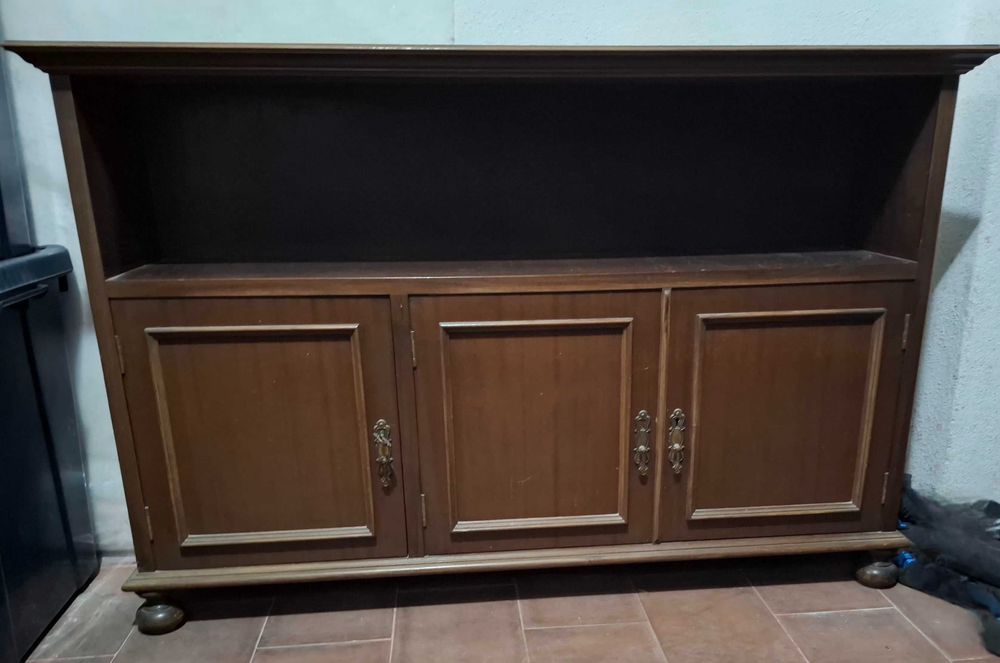 Aparador em madeira estilo clássico