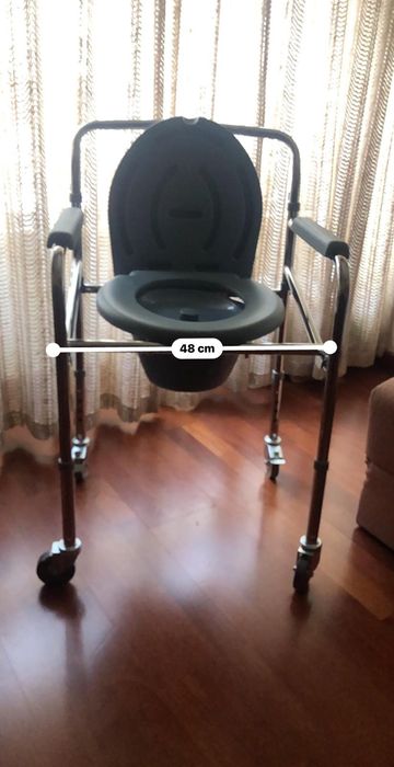 Cadeira de banho e sanitária