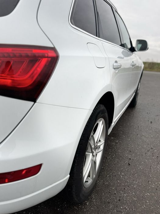 Audi Q5 2015 року.