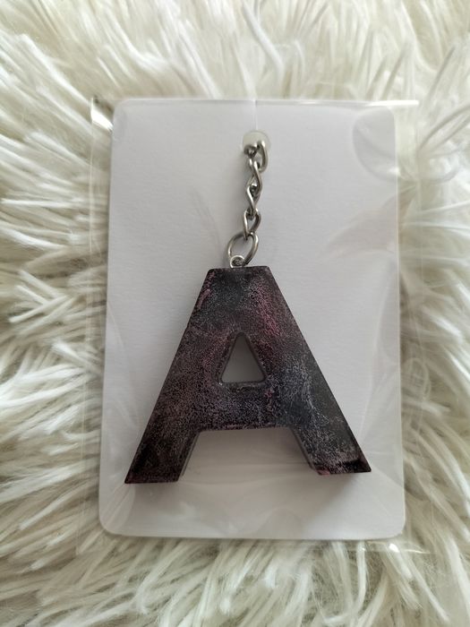 Brelok litera A z żywicy epoksydowej i uv