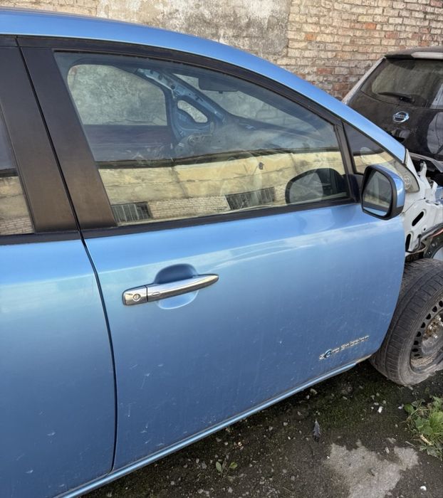 Двері передні праві / ліві до Ніссан Ліф Nissan Leaf 11-17 18-23