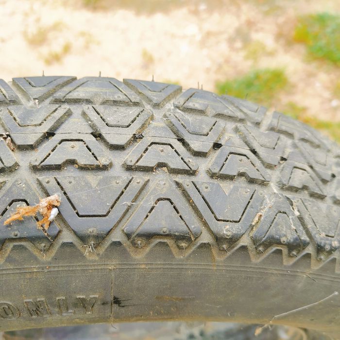 Opona z felgą, koła zapasowe