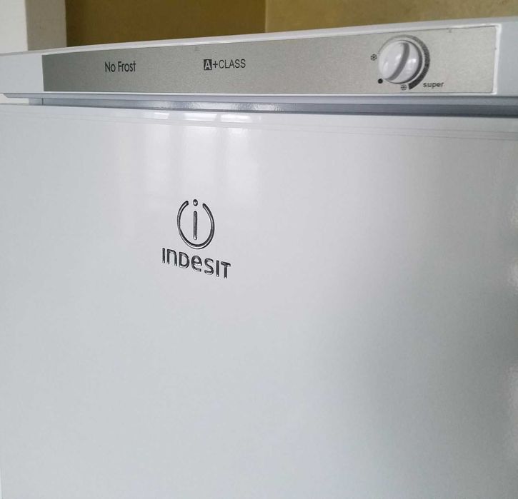 Морозильна камера INDESIT 271 л СТАН НОВОЇ: 7 000 грн