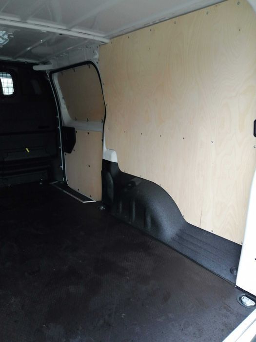 Fiat Scudo M  zabudowa przestrzeni ładunkowej