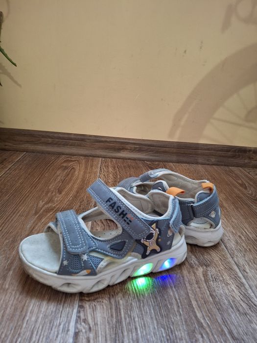 Дитячі сандалі з підсвіткою
