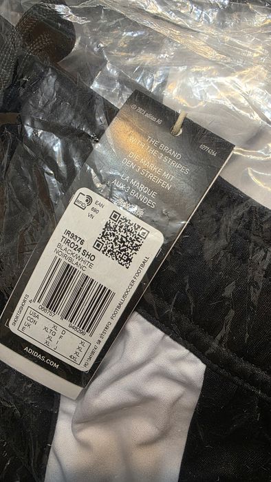 Nowy komplet strojów piłkarskich firmy  Adidas